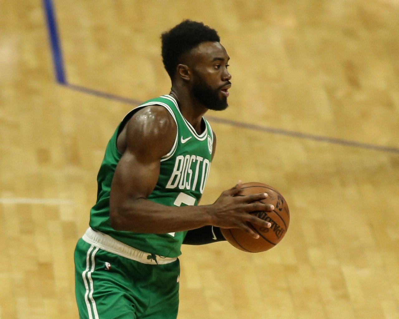 西甲对皇家马德里声明的有力回应：视听权收入分配争议再起波澜（西甲强硬回击皇马声明：转播收入分配争端再燃）